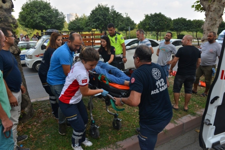 Otomobil Altındaki Kazazede, Kriko Yardımı İle Kurtarıldı