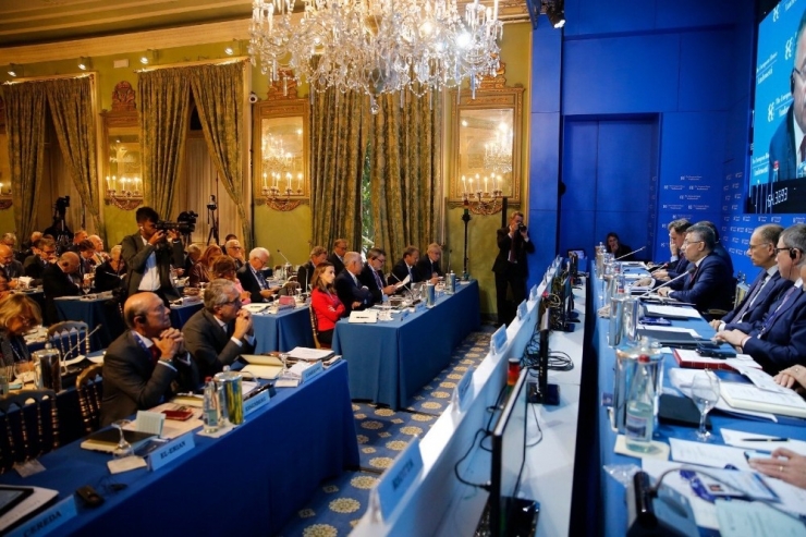 Cumhurbaşkanı Yardımcısı Oktay İtalya’da Türk Vatandaşları İle Bir Araya Geldi