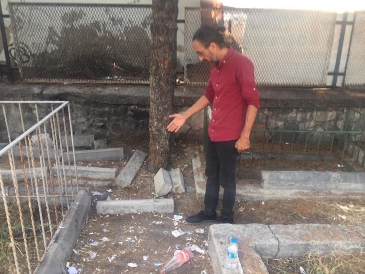 Kara Şükrü Mezarlığı’nın Durumu İçler Acısı Halde