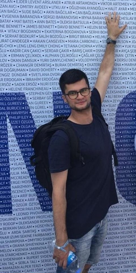 Taksim’de Tramvay Durağında Oturan Genci Bıçaklayarak Öldürdüler