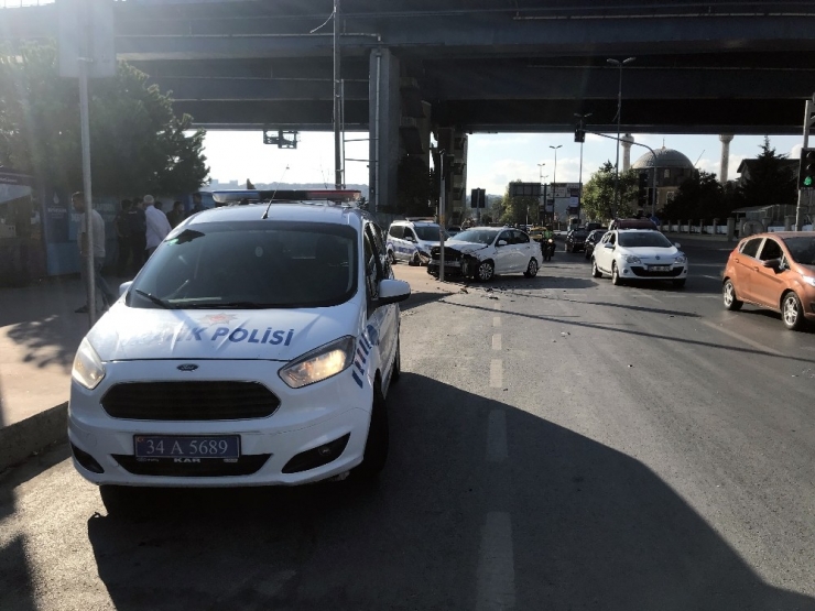 Beyoğlu’nda Çevik Kuvvet Otobüsü Kazaya Karıştı: 2 Yaralı