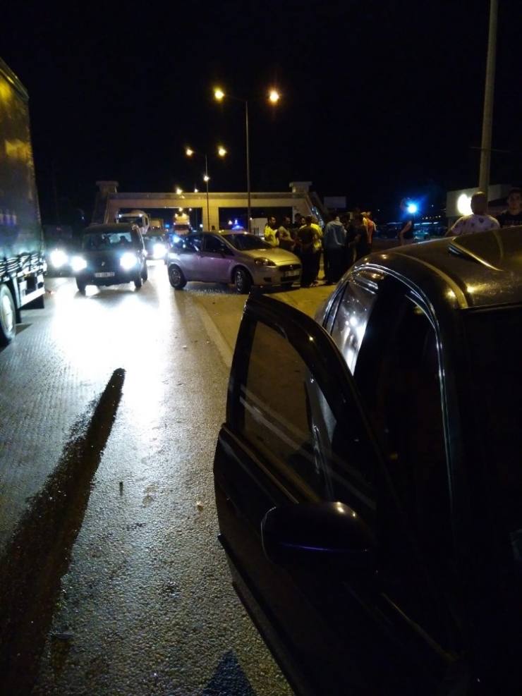 İki Otomobile Çarparak Durabildi: 1 Yaralı