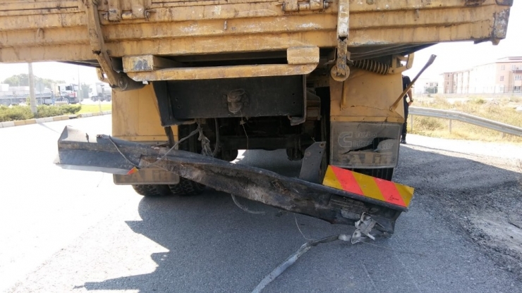 Denizli’de Otomobil Kamyona Çarptı: 1 Yaralı