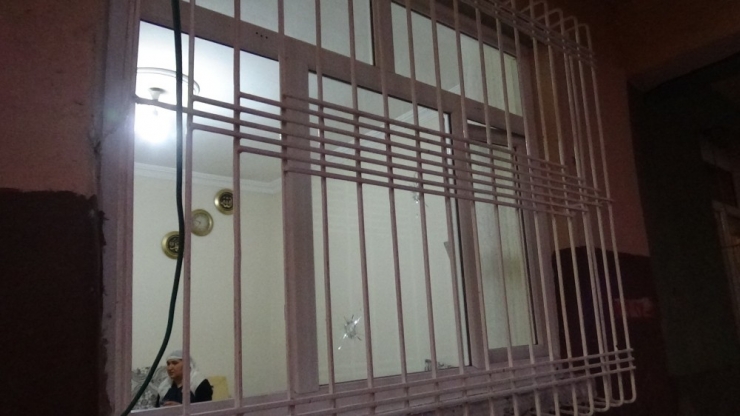 Diyarbakır’da 3 Kişi Kan Davalısının Evine Kurşun Yağdırdı