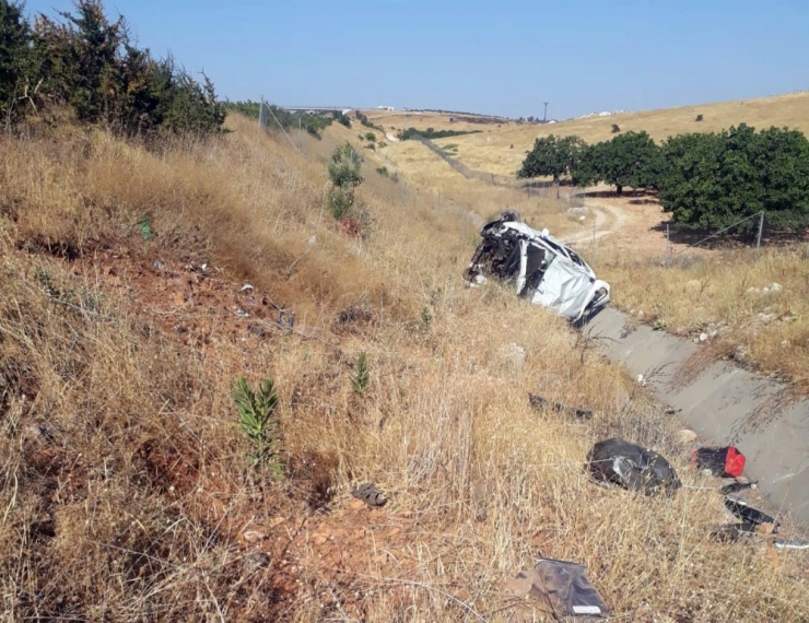 Otomobil Yoldan Çıktı: 1 Ölü, 2 Yaralı
