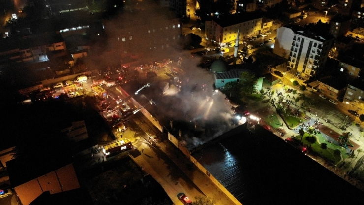 Sultanbeyli’de Yatak İmalathanesi Alevlere Teslim Oldu