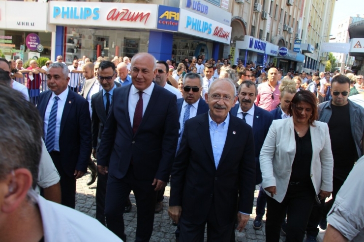 Kılıçdaroğlu’na Söke’de Körüklü Efe Çizmesi Hediye Edildi