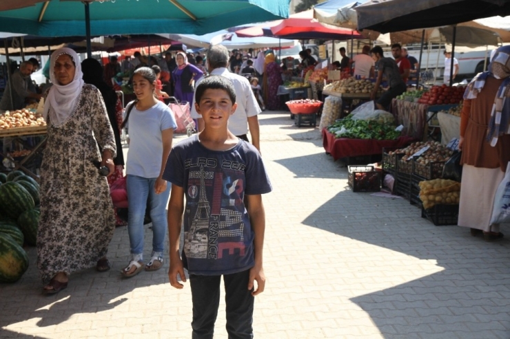 Semt Pazarında Ürün Bolluğu Fiyatlara Yansıdı