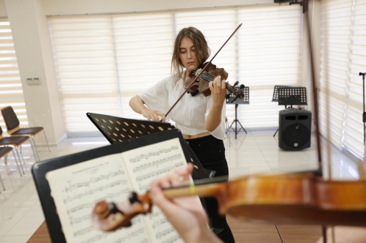 Küçükçekmece’de Müzik Akademisine Büyük İlgi