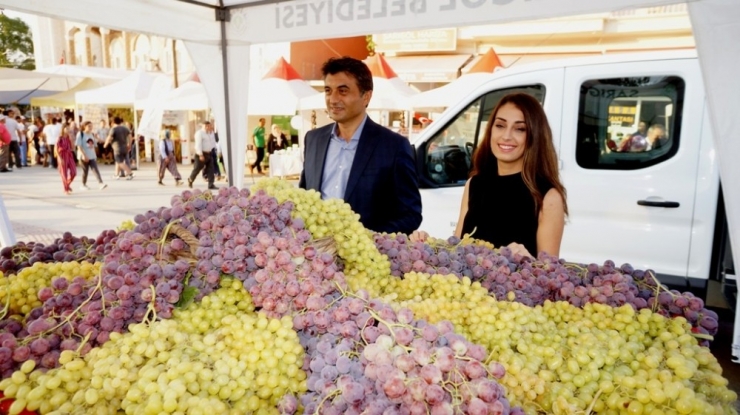 Festivalde Diyetisyen Üzümün Faydalarını Anlattı