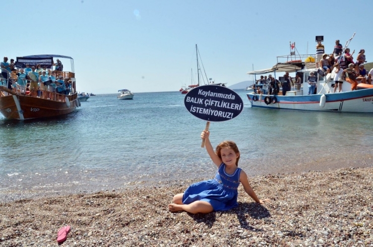 Urla’da Orkinos Çiftliklerine Karadan Ve Denizden Eylem