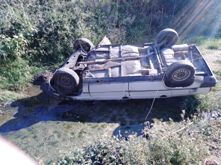 Otomobil Dereye Uçtu