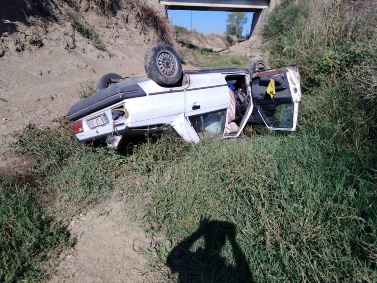 Otomobil Dereye Uçtu