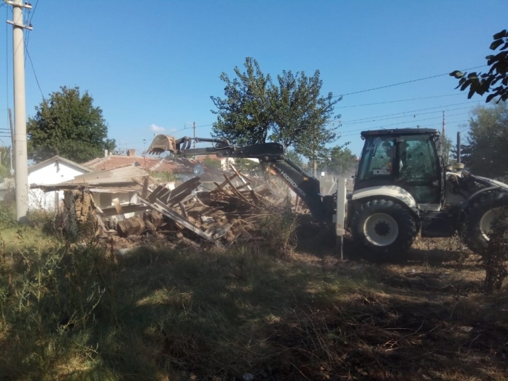 Metruk Yapılara Yıkım