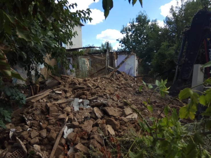 Metruk Yapılara Yıkım