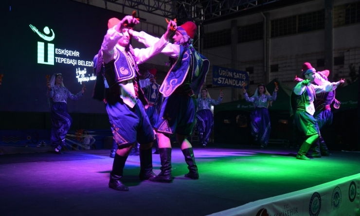 Toprak Sempozyumunda Halk Dansları Gecesi