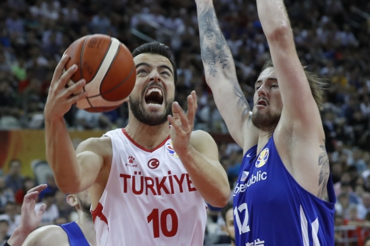 Türkiye, Karadağ’ı 79-74 Mağlup Etti