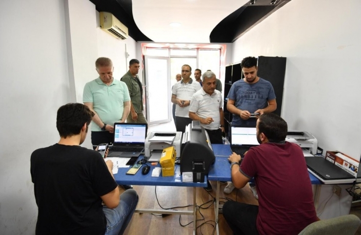 Vali Gül Passolig Kartını Güncelledi