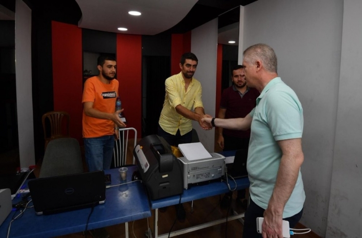 Vali Gül Passolig Kartını Güncelledi