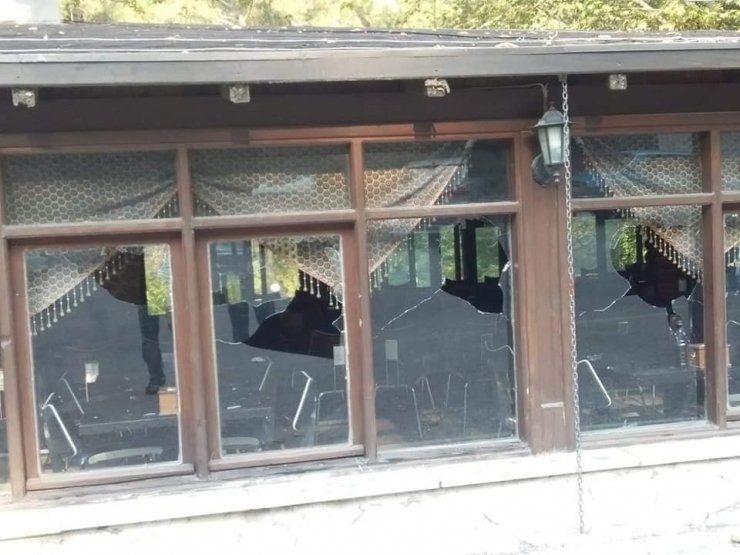 Kozan’da Dağılcak Sosyal Tesislerine Saldırı