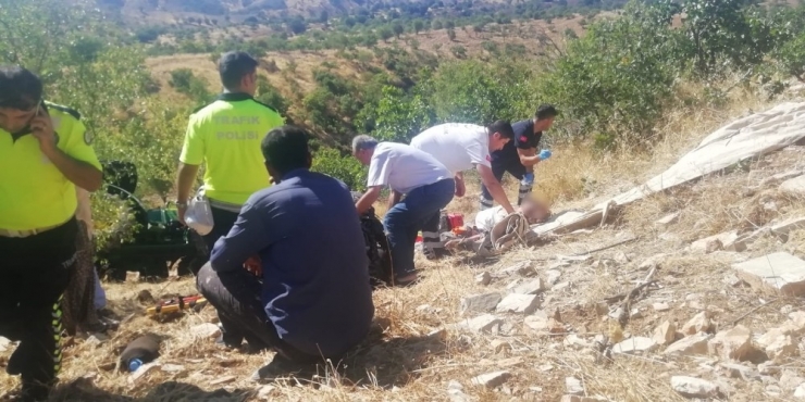 Adıyaman’da Traktör Takla Attı: 1 Ölü, 1 Yaralı