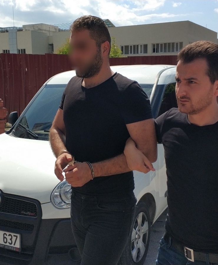 Bekar Evinde Uyuşturucu Satan 2 Kişi Tutuklandı