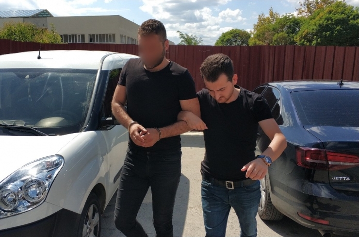 Bekar Evinde Uyuşturucu Satışına 2 Gözaltı