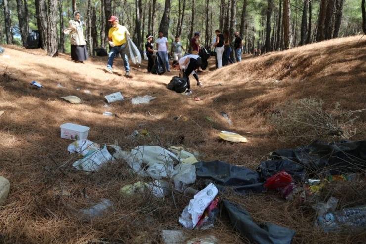 Kazdağları’ndan 1 Ton Çöp Topladılar
