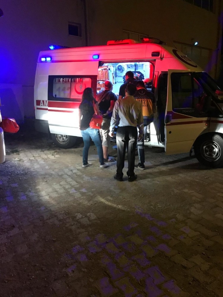 Asansörde Mahsur Kalan 6 Kişiye İtfaiyeden Operasyon