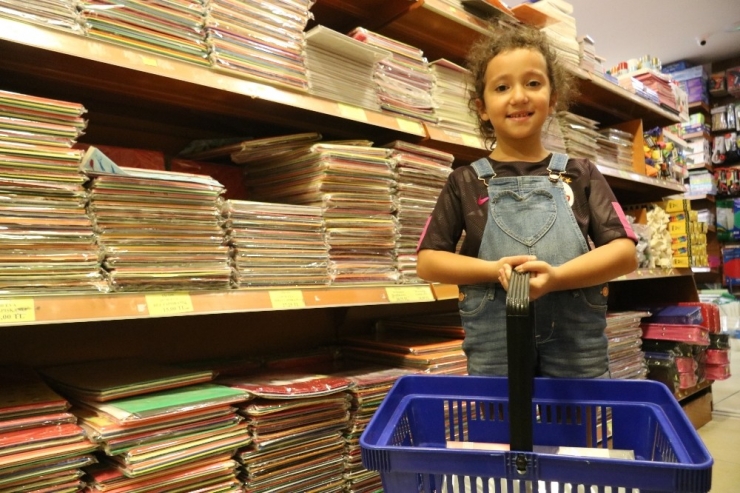 Veliler Ellerine Malzeme Listesini Alıp Kırtasiyenin Yolunu Tuttu