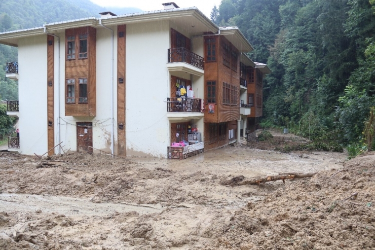 Rize’nin Hemşin İlçesinde Yaşanan Afetin Boyutları Gün Ağarınca Ortaya Çıktı