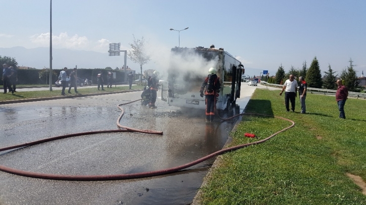 Sefer Halindeki Halk Otobüsü Yandı