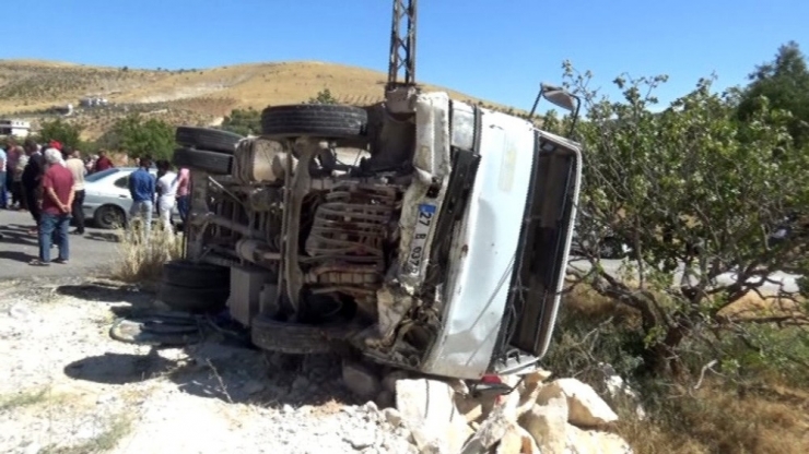 Gaziantep’te Taş Yüklü Kamyon İle Otomobil Çarpıştı: 1 Ölü, 1 Yaralı