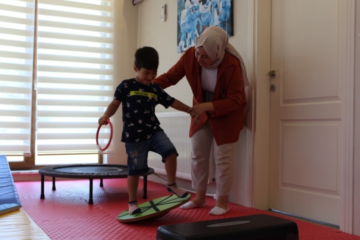 Gurbetçi Aileler Özel Çocukları İçin Aradıkları Umudu Türkiye’de Buldu