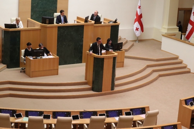 Gürcistan’da Hükümet Güvenoyu Aldı