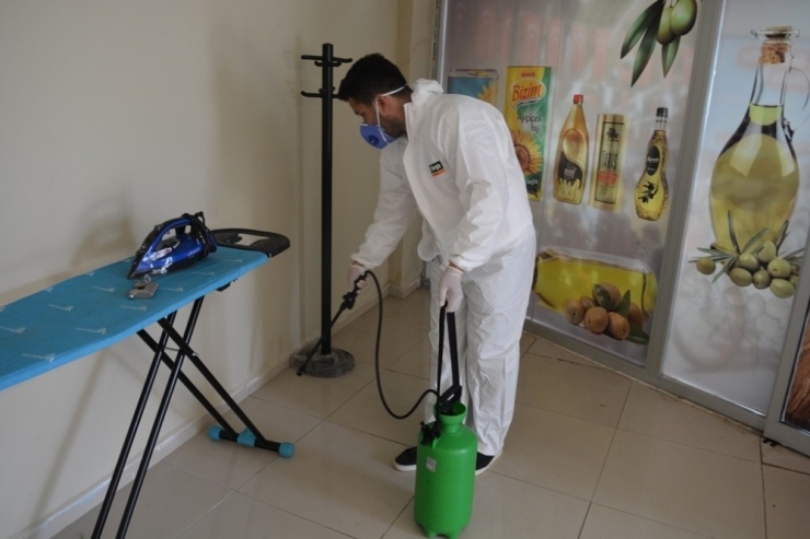 İzmit Belediyesi’nden İlaçlama Mesaisi