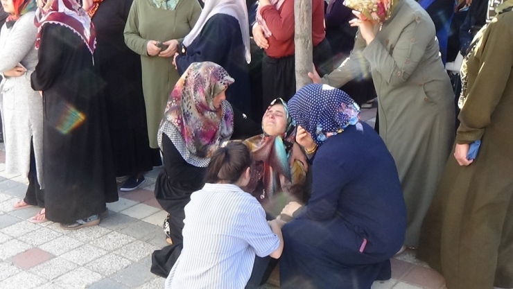 Üniversiteli Burcu Gözyaşları Arasında Toprağa Verildi