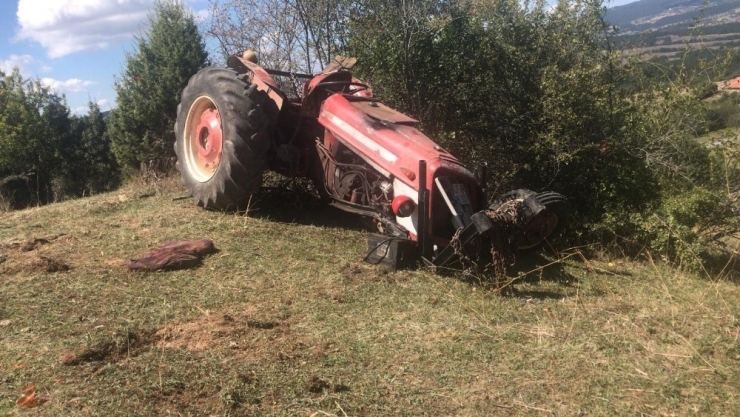 Devrilen Traktörün Altında Kalan Sürücü Yaralandı