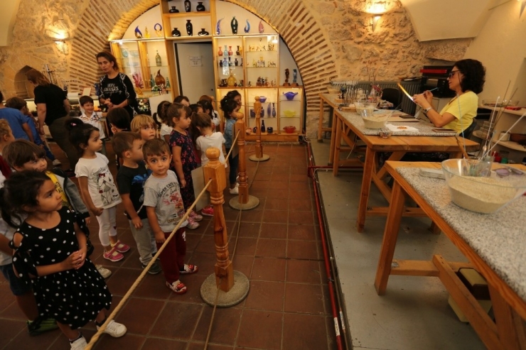 Minik Öğrenciler Cam Atölyesini Gezdi