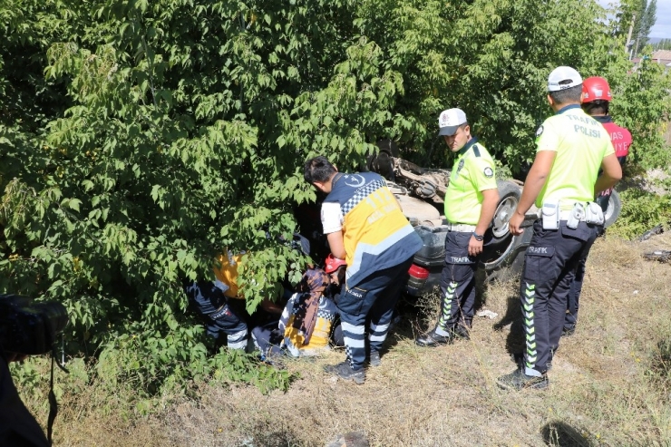 Şarampole Uçan Otomobil Takla Attı: 1 Yaralı