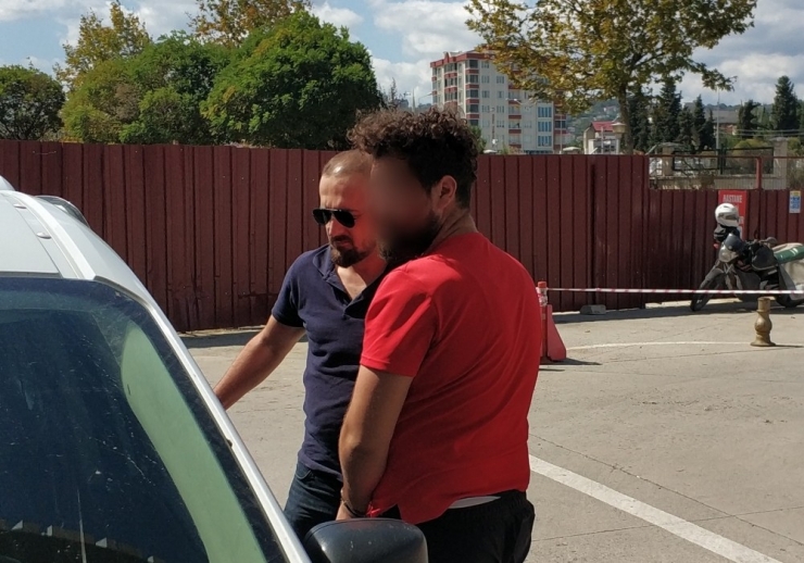 Bekar Evinde Uyuşturucu Satan 2 Kişi Tutuklandı