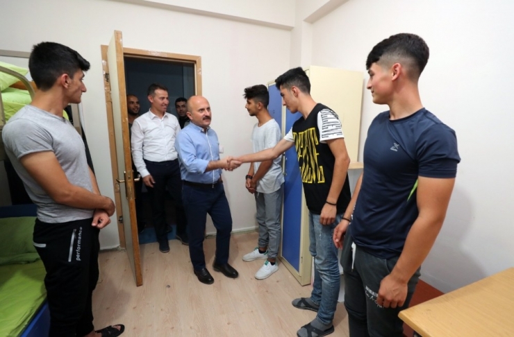 Vali Varol’dan Okul Pansiyonlarına Akşam Denetimi