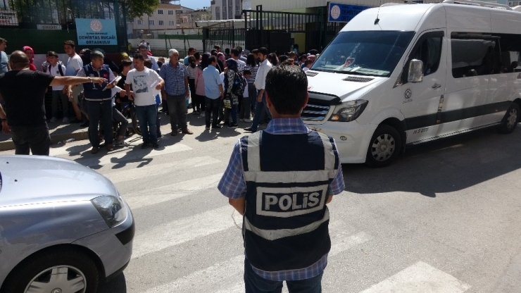 Bursa’da Okul Çevreleri Abluka Altında