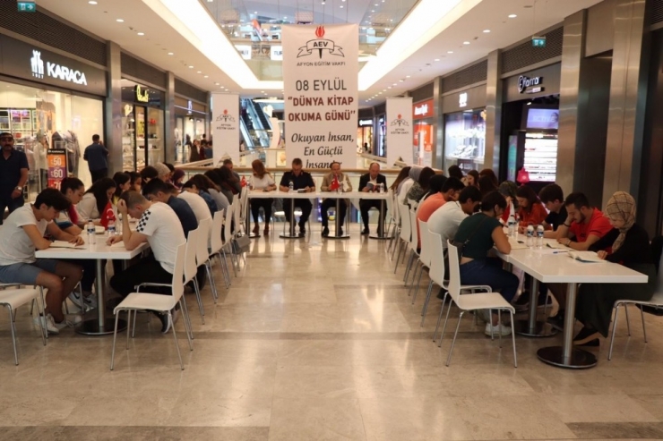 Avm’de Kitap Okuma Etkinliği