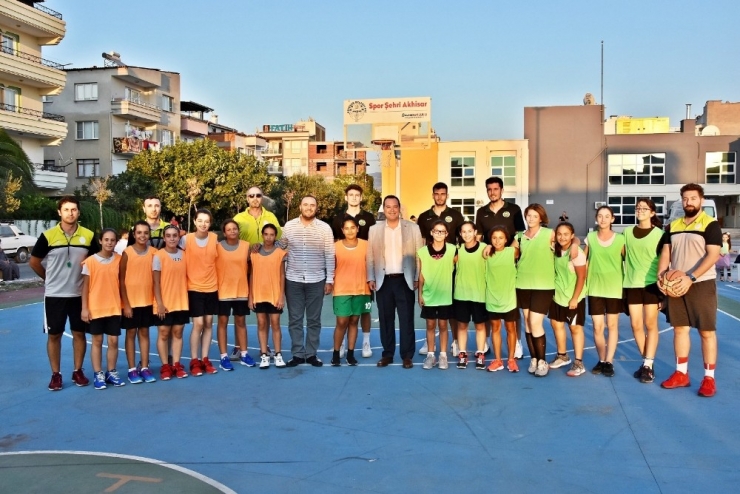 Akhisar Sokaklarında Basketbol Coşkusu Yaşandı
