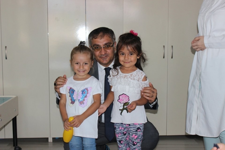 Kaymakam Yavuz, Minik Öğrencilerin İlk Gün Heyecanına Ortak Oldu
