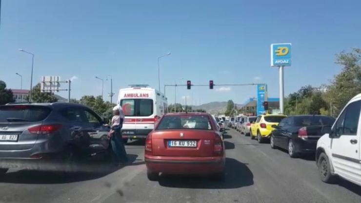 Trafikte Dilenciliğe Bebeğini De Alet Etti