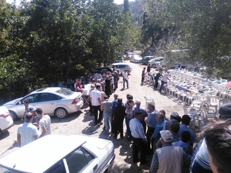 Bir Asırdır Devam Eden ’’Türkmen Dede’’ Hayır Yemeği