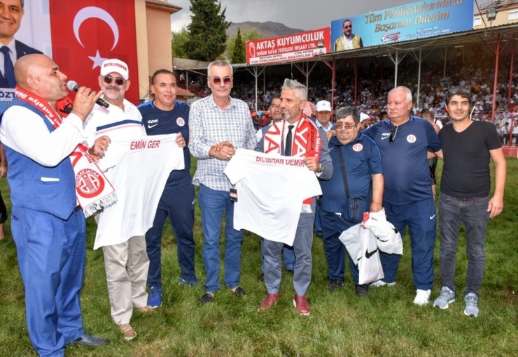 Antalyaspor’dan Er Meydanında Forma Jesti