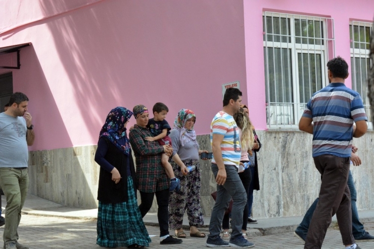5 Yaşındaki Çocuk Okulun İçinde Kayboldu, Mahalle Ayağa Kalktı